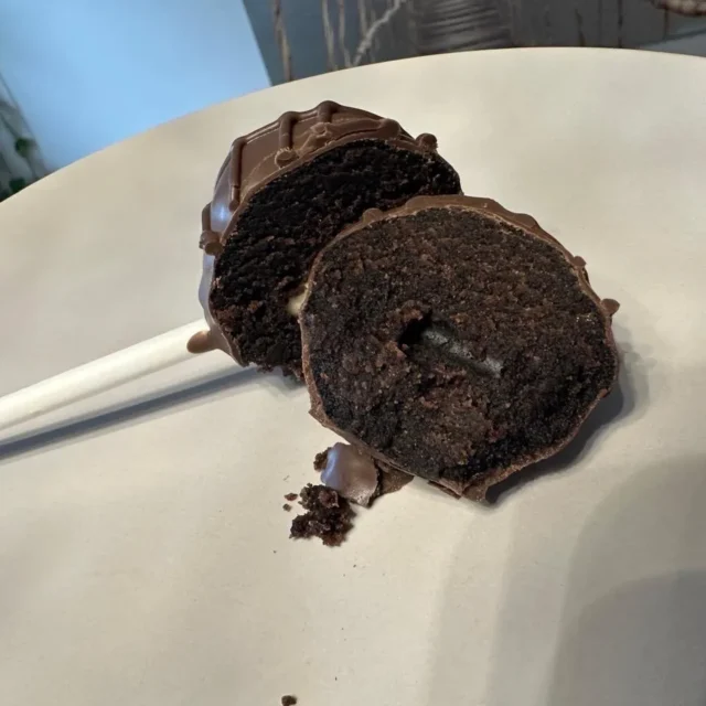 Chocolate cake pop cut in half on a plate - Popcakes Ottawa