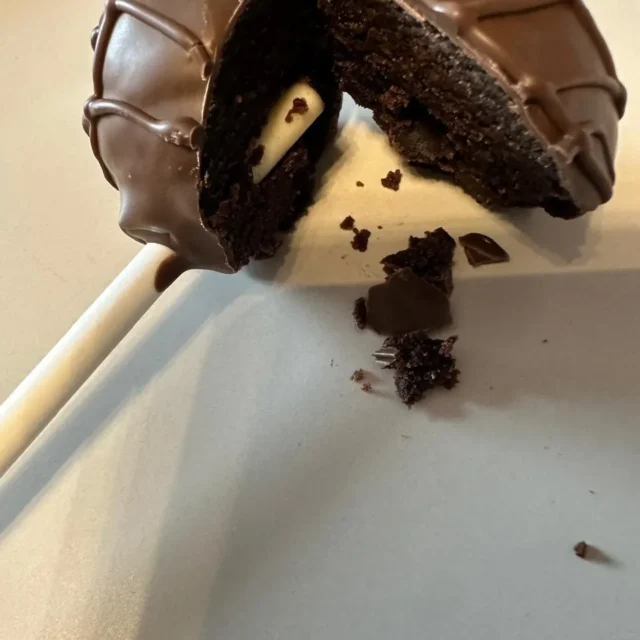 Close-up of the inside of a chocolate cake pop - Popcakes Ottawa