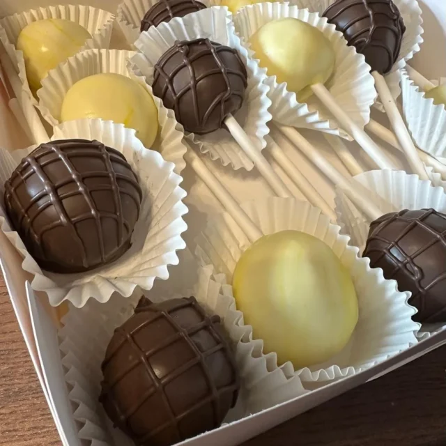 Close-up of chocolate drizzle and yellow cake pops in a box - Popcakes Ottawa