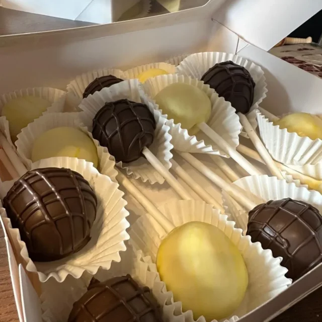 Chocolate and yellow cake pops in paper cups in a gift box - Popcakes Ottawa