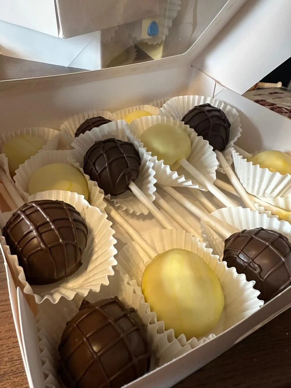 Chocolate and yellow cake pops in paper cups in a gift box - Popcakes Ottawa