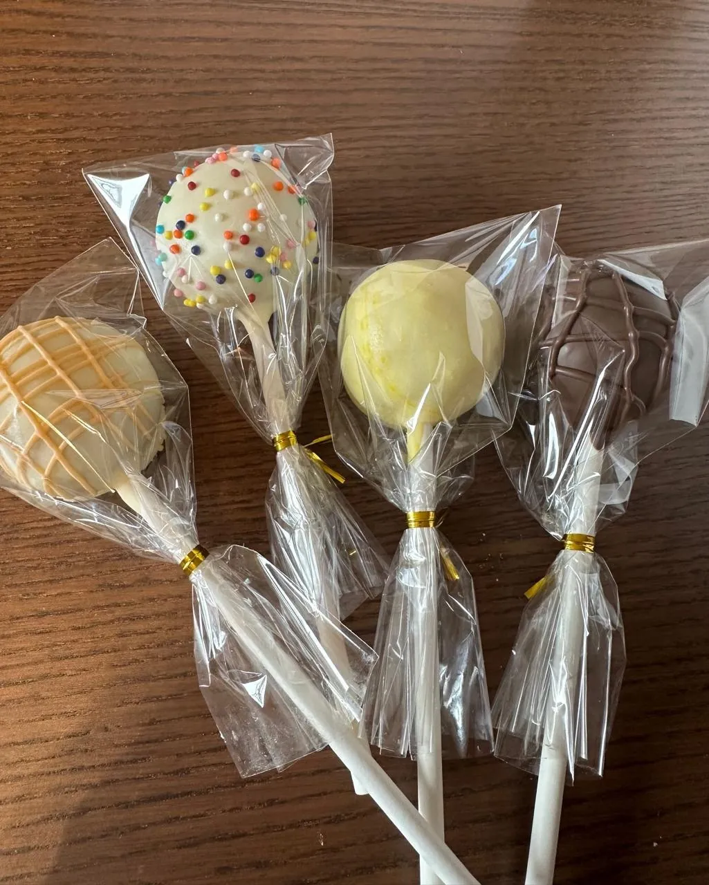 Individually wrapped cake pops tied with gold twist ties - Popcakes Ottawa